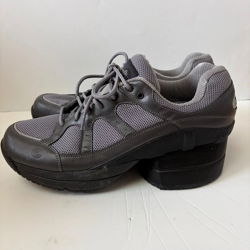 Z-Coil Pain Relief Footwear Mens 11 Grey Enclosed Coil Slip Resistant Sneakers